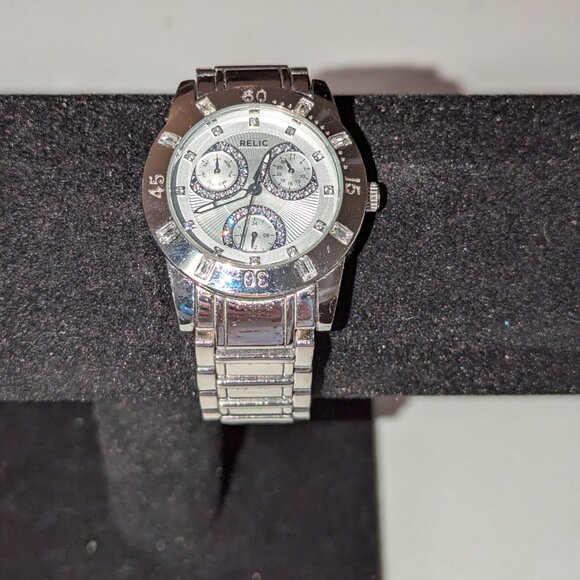 Relic (by Fossil) day, date, time. Very pretty and sparkly watch (Needs battery) - Picture 2 of 4